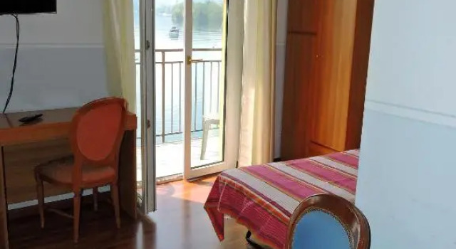 Camera tripla Standard con vista sul lago Hotel Capri