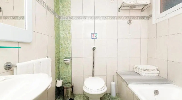 Четырёхместный семейный номер Standard с балконом Eurovillage Achilleas Hotel