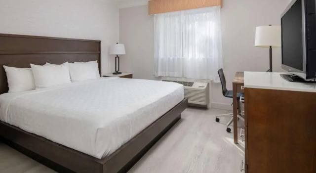 Люкс Best Western Plus All Suites Inn