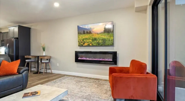 Family-fun Lakeside Luxury at Topsider in Osage w/ 2 Pools, Prime Views Pack N' Play & Games