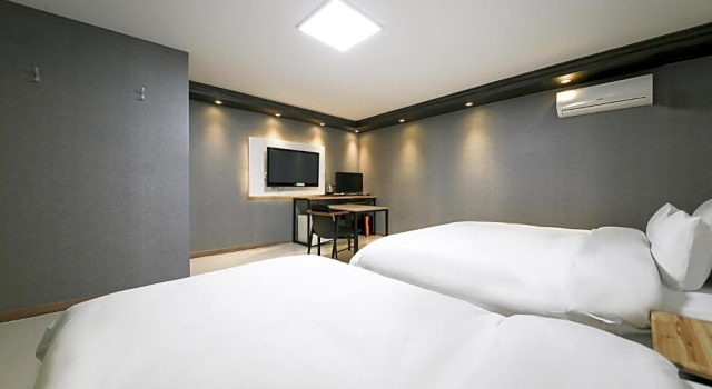 From H Sum Hotel Yuseong Branch