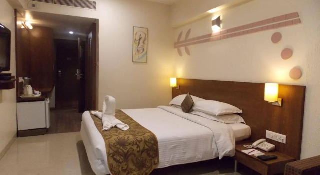 SilverCloud Hotel and Banquets, Забронировать Отель Отели Ахмадабад 4 звезды, 4*