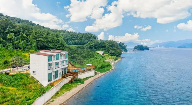 Geoje The Hue Pension, Забронировать Отель Кодже Кёнсан-Намдо, рядом с Рыбацкая деревня Кедо