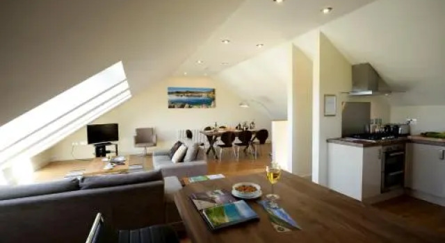 The Stables 1, Book Hotel Hoteller i Pistyll med parkering, Parkering