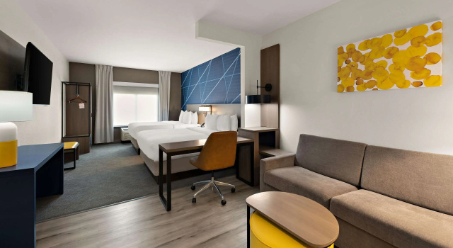 Четырёхместный люкс Comfort Suites Columbus East Broad