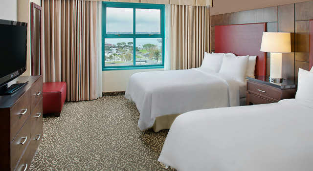 Embassy Suites by Hilton San Diego Bay Downtown, Забронировать Отель Отели Сан-Диего с парковкой, рядом с American Plaza, Парковка