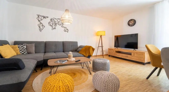 Апартаменты dreamcation - Ehemaliges Pfarrhaus, 3D-Tour, 4 SZ, Terrasse, BBQ, Küche, Garten, 140qm
