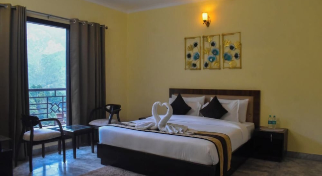 Pinewood Manor Kasauli, Prenota Hotel Solan 