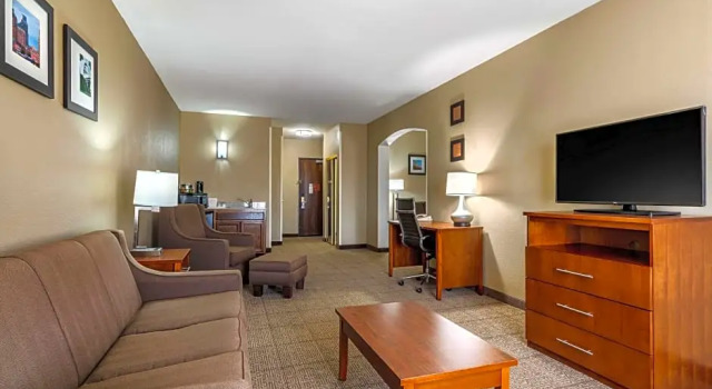 Четырёхместный люкс Comfort Inn & Suites Sacramento - University Area