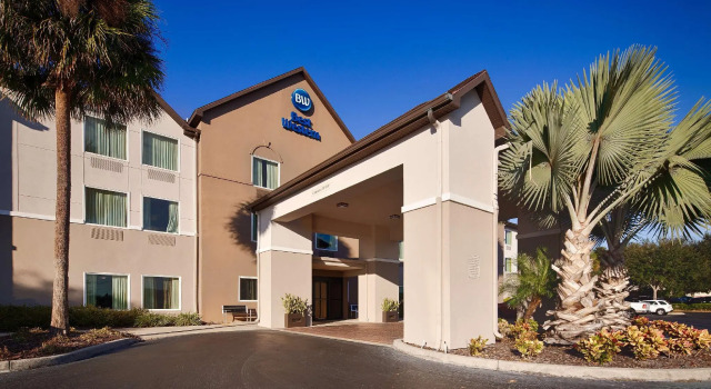 Кровать в общем номере Best Western Auburndale Inn & Suites