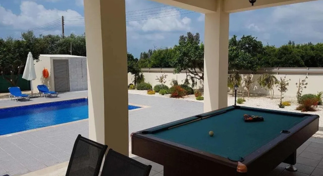 Вилла с 4 комнатами с балконом Stunning new Beach Front Villa,1st Line to the Beach, Large Pool, Wonderful Area