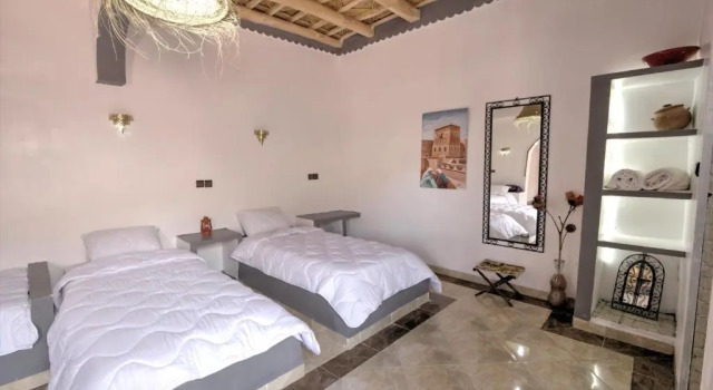 Люкс с балконом Auberge Miguirne chez Ali
