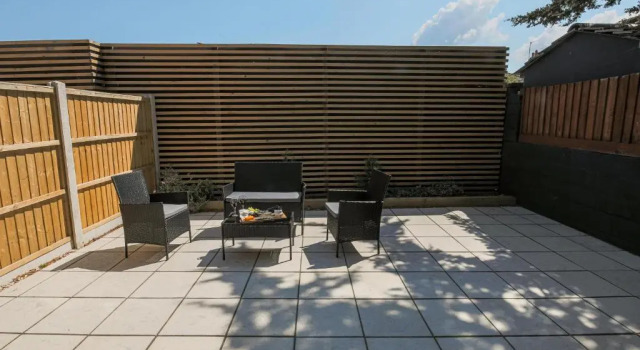 Beautifully Modern 3 bed House, Parking, Poole