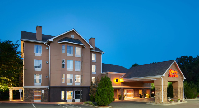 Hampton Inn & Suites Chapel Hill/Durham, Забронировать Отель Дарем Raleigh-Durham Metropolitan Area