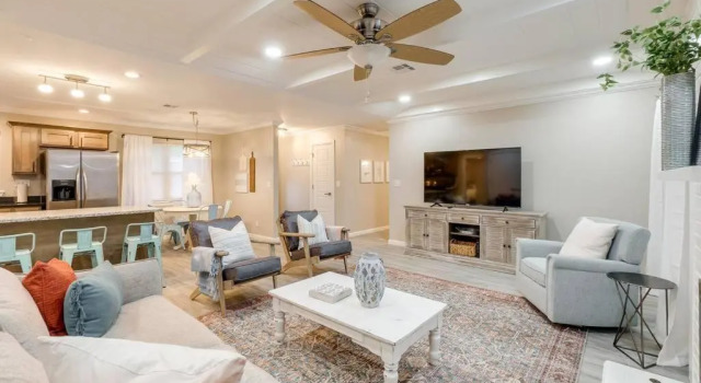 3 BR Newly Remodeled Home With Farm Style Decor, Prenota Agriturismo Oklahoma City Oklahoma
