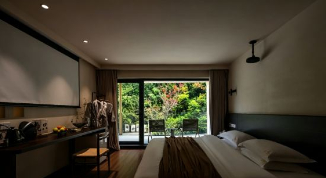 Семейный люкс с балконом Only this fairyland,  designer art villa mountain lodging
