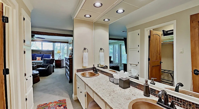 Lavish All-suite W/ Tennis Courts: Near Pool, Golf 4 Bedroom Condo, Забронировать Апартаменты/квартира Лейкуэй Greater Austin, рядом с Загородный клуб Лейкуэя