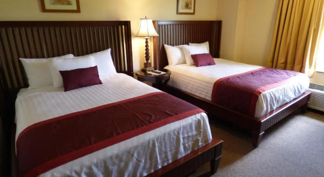 Четырёхместный номер Standard Lakeshore Resort and Marina