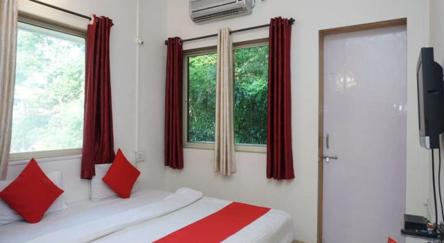 OYO 24986 Flagship Hotel Western Resort