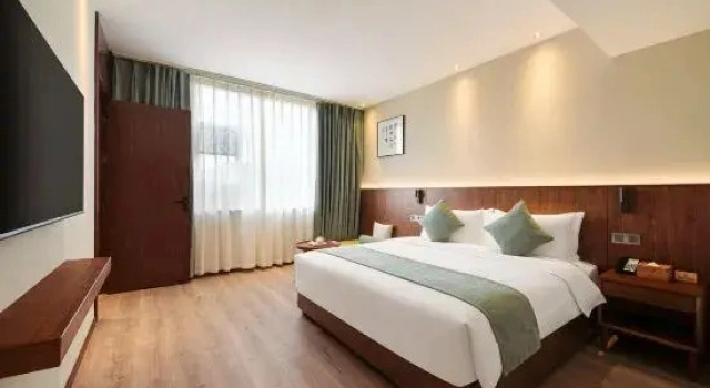 Люкс Deluxe Meishan Hotel (Sansu Temple Wanda Plaza Branch)