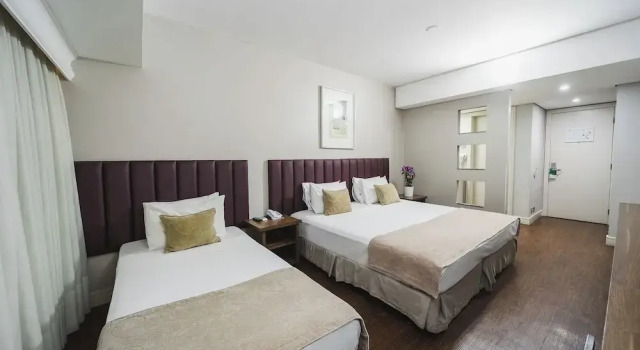 Трёхместный семейный номер Standard Hotel Victoria Villa Curitiba by Nacional Inn