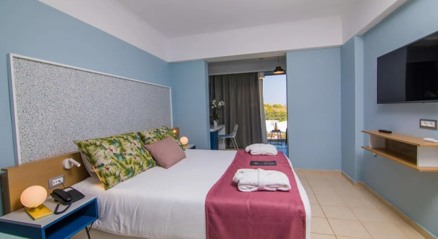 Трёхместный номер Deluxe с балконом Lindos Breeze Beach Hotel
