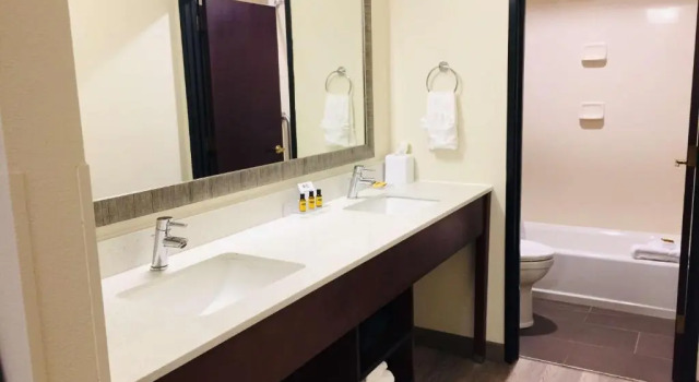 Люкс Best Western Plus Portland Airport Hotel & Suites