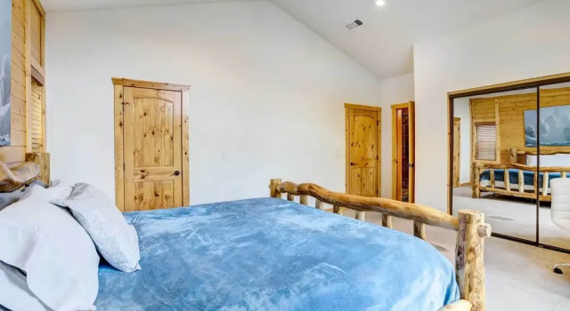 Коттедж с 3 комнатами с балконом Custom-built Gem w/ Kayaks & Games in Big Bear!