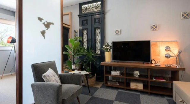 CN150 boutique studio, charming flat