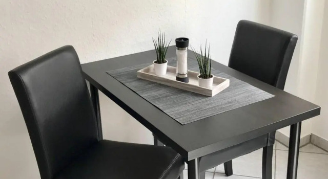 Schöne, neue Ferienwohnung am Rhein und mit Balkon