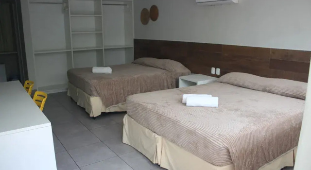 Четырёхместный номер Comfort с балконом Pousada Praia de Porto