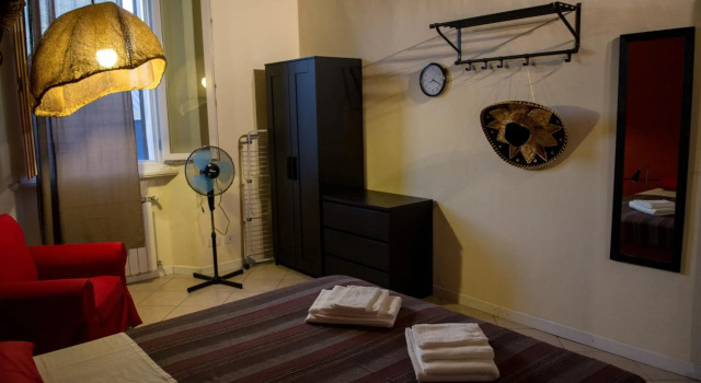 Casa Galattica per autostoppisti, Book Hotel Hoteller i Cremona med parkering, Parkering