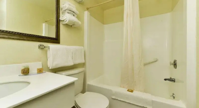 Четырёхместный номер Standard Quality Inn Havre