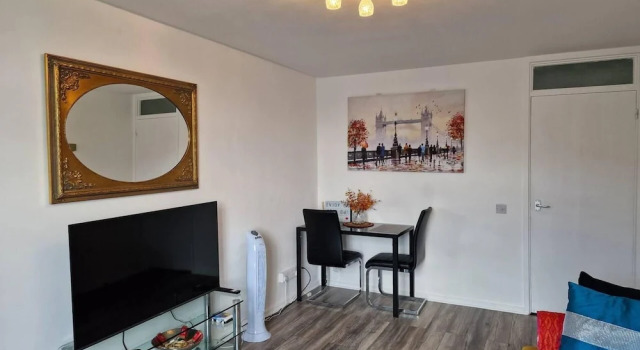 Апартаменты 1 Bed Flat Sleeps 2 With Free Parking & Patio