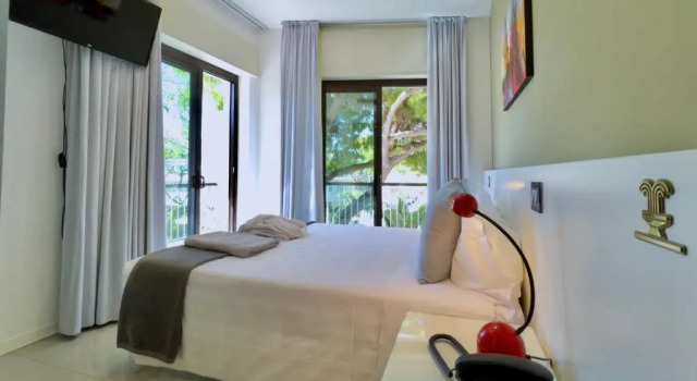 Одноместный номер Superior с балконом Monaco Apartments