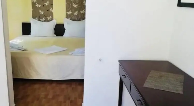 3 người Comfort phòng có ban công và có view vườn Perla Costinesti - Hostel