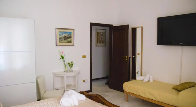 Happy Rooms in Easy House