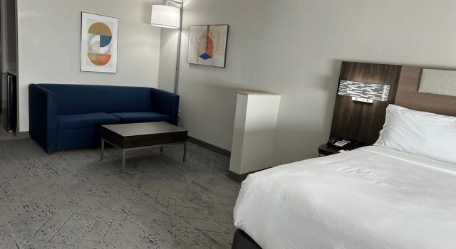 Четырёхместный люкс Holiday Inn Express Hotel & Suites Ennis by IHG