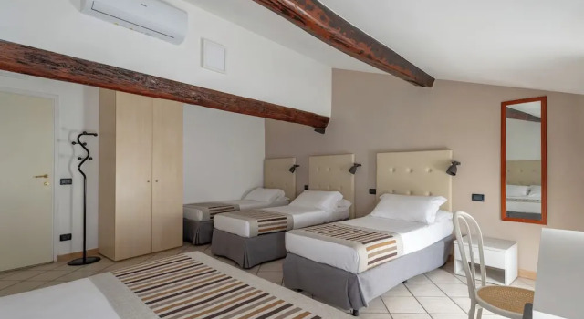 Семейный номер Standard c 1 комнатой Hotel Mantegna Stazione, MantegnaHotels