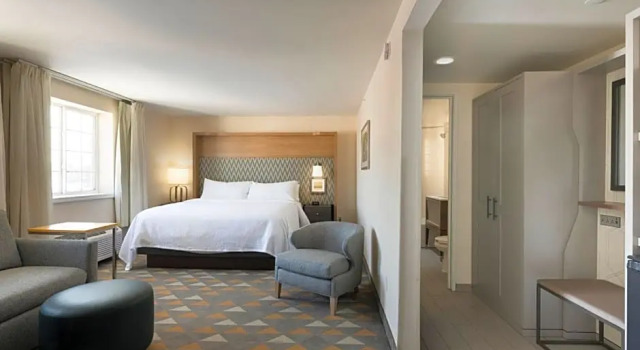 Люкс c 1 комнатой с красивым видом из окна Holiday Inn - Bloomington W MSP Airport Area by IHG