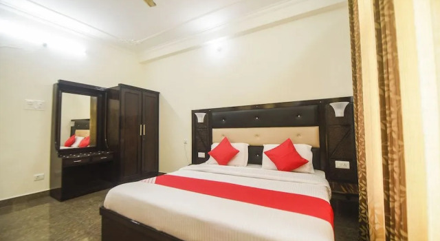 OYO 30855 Hotel Royal Residency