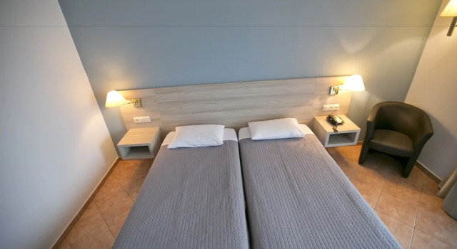 Трёхместный номер Economy с балконом Oceanis Hotel