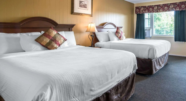 Четырёхместный номер Standard TiltonLodge Inn & Suites