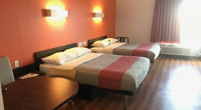 Четырёхместный номер Standard Motel 6 Midland, TX