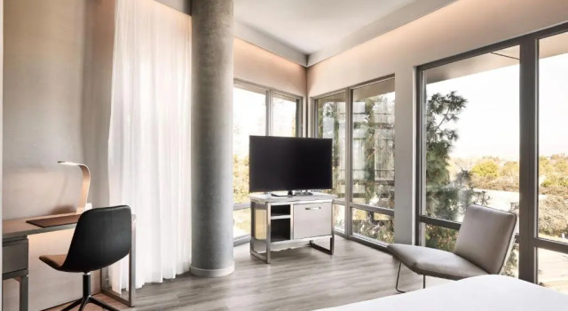 Четырёхместный номер Standard с видом на горы AC Hotel by Marriott Sunnyvale Moffett Park