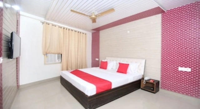 Hotel Gold Star By OYO Rooms, Varaa Hotelli Hotellit Punjab pysäköinnillä, Pysäköinti
