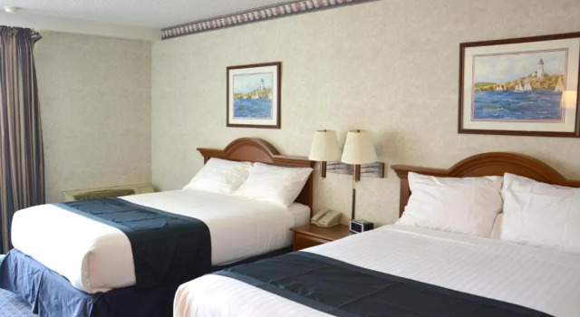 Четырёхместный номер Standard Travelodge by Wyndham Milwaukee