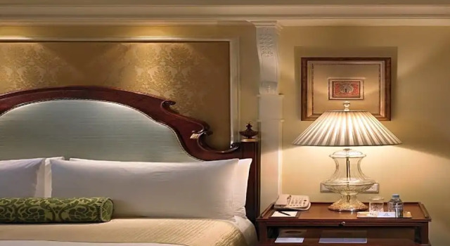 Клубный номер Standard с балконом The Leela Palace Bengaluru
