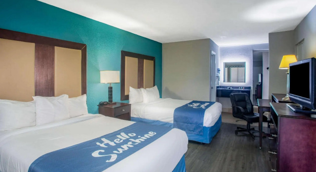 Четырёхместный люкс Days Inn by Wyndham Mobile I-65