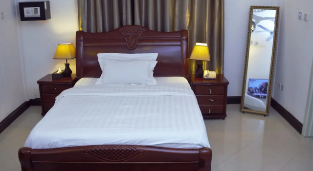 Номер Standard Kingsbridge Royale Hotel